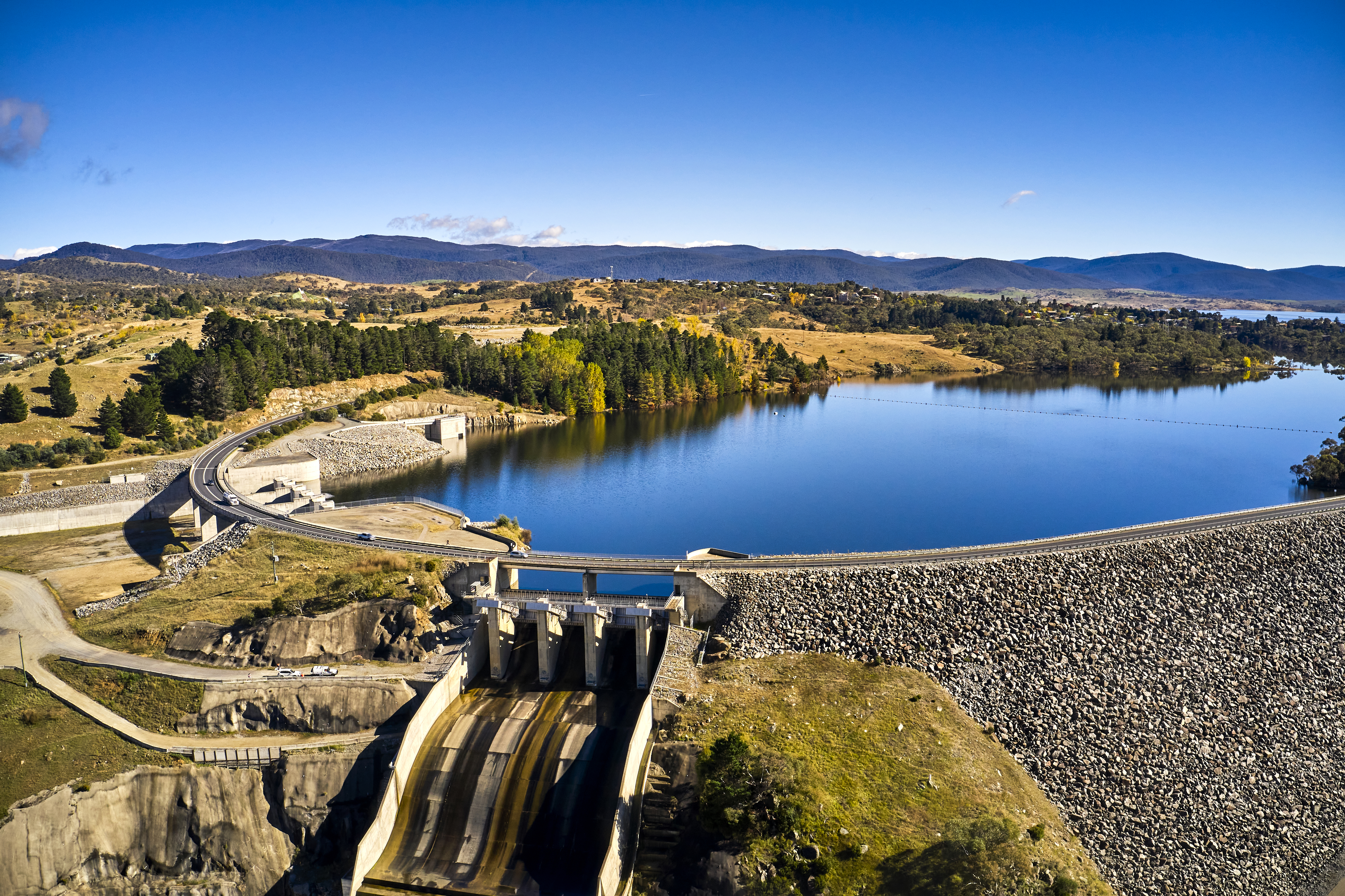 Summer Landscape Jindabyne Dam Water Sunny High Res(1)